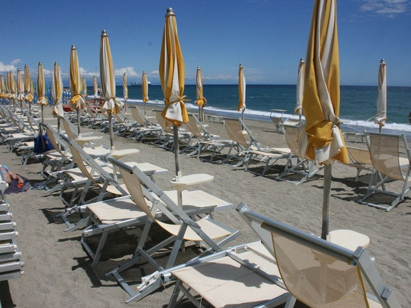 Thời tiết gây ảnh hưởng nặng nề cho du lịch biển tại Italy ảnh 1