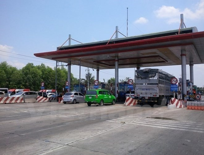 Nhà nước chỉ kiểm soát giá trần với đường độc đạo, đối với dự án đường BOT có tuyến song hành để người dân lựa chọn, mức giá sẽ do thị trường quyết định. (Ảnh: Việt Hùng/Vietnam+) Nhà đầu tư có quyền định đoạt mức phí BOT tại dự án đường xây mới? ảnh 1