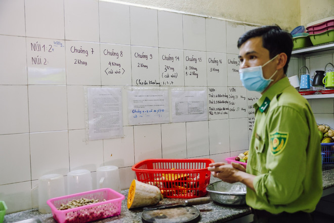 ‘Bảo mẫu’ linh trưởng: Dành cả thanh xuân bảo tồn nguồn gene quý hiếm ảnh 2