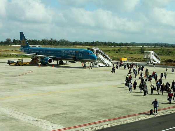 Thêm trường hợp máy bay Vietnam Airlines bị chiếu laser vào buồng lái ảnh 1