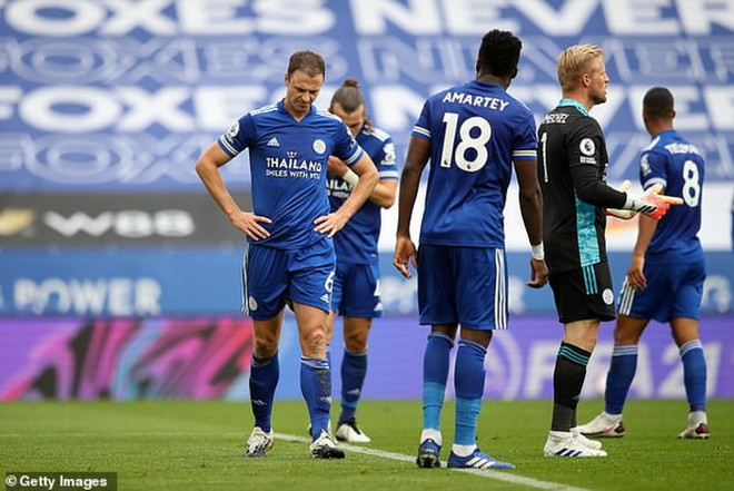 Premier League: Leicester City mất ngôi đầu, Arsenal thắng nhọc ảnh 1