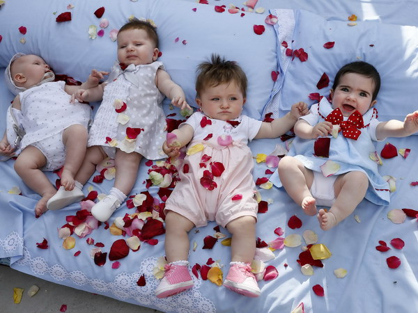 Malaysia lập chương trình Tiền thưởng để ngăn giảm sút tỷ lệ sinh ảnh 1