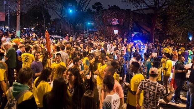 Vila Madalena - nơi hội tụ của cổ động viên World Cup 2014 ảnh 1