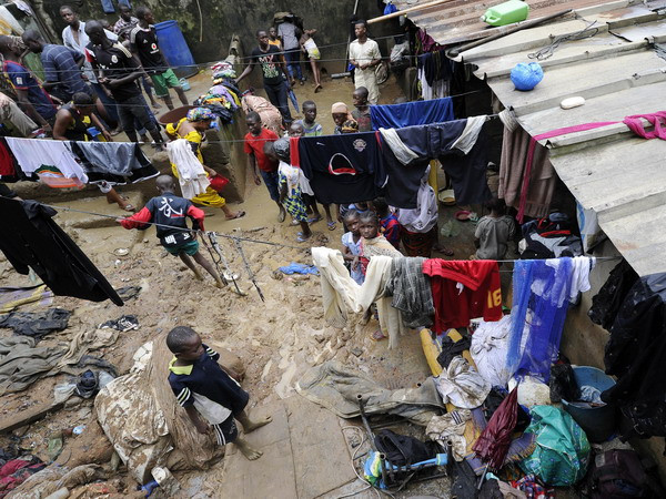 [Photo] Cote d'Ivoire: Lở đất do mưa lớn làm 12 người chết ảnh 2