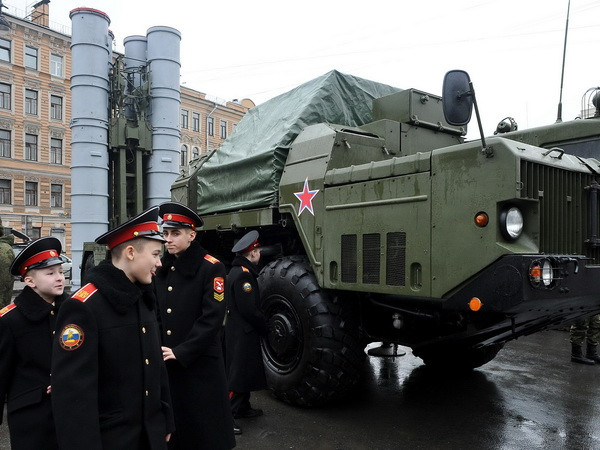 Iran chính thức trang bị hệ thống tên lửa S-300 của Nga ảnh 1