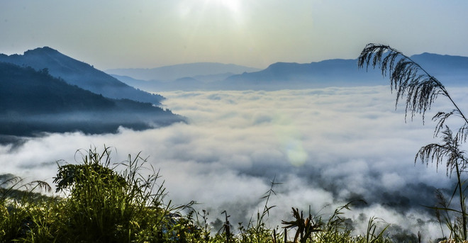 [Photo] Ngắm nhìn biển mây thơ mộng trên đèo Tằng Quái ảnh 4