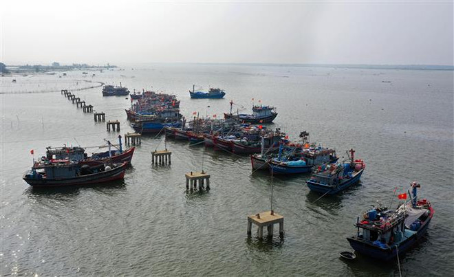 Trong 24 giờ tới áp thấp nhiệt đới có khả năng mạnh thêm ảnh 1