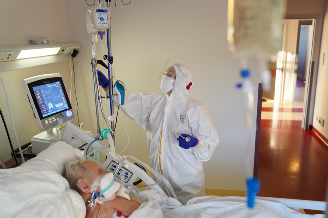 Dịch COVID-19 sáng 20/2: Toàn thế giới có trên 111 triệu ca mắc ảnh 1