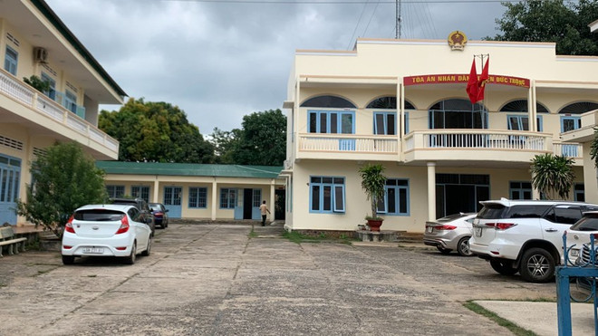 Trụ sở Tòa án Nhân dân huyện Đức Trọng. (Nguồn: Báo Pháp Luật) Lâm Đồng: Đề nghị kiểm điểm nhiều cán bộ tòa án, viện kiểm sát ảnh 1