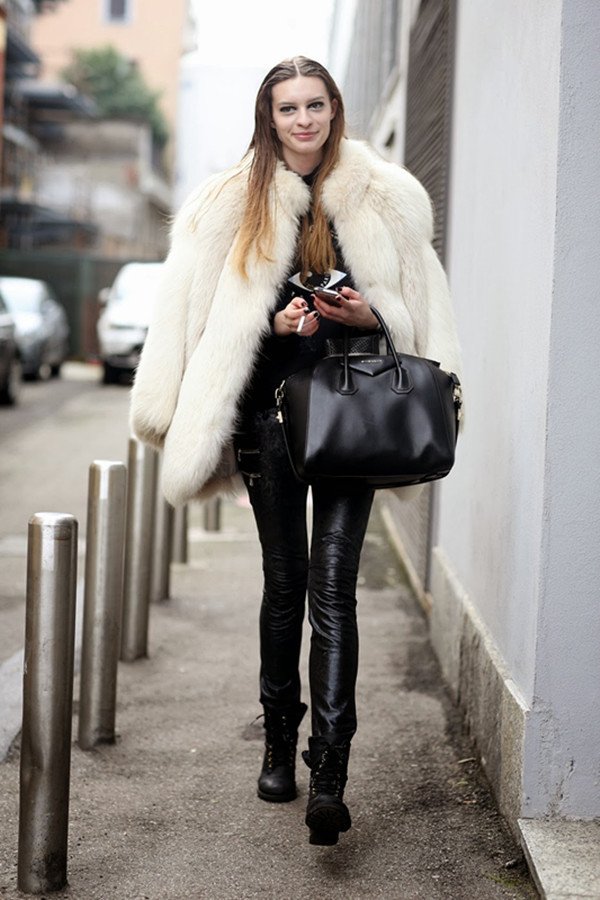 Bốn kiểu áo khoác sành điệu cho nàng diện trong mùa Giáng sinh ảnh 9