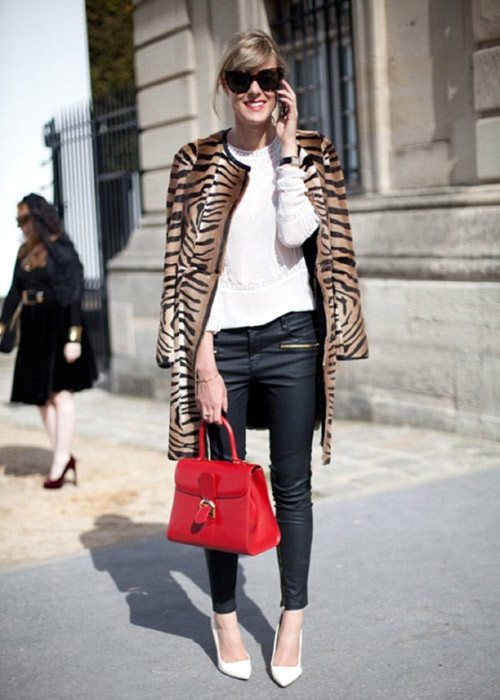 Street style đỏ-trắng không thể thiếu trong dịp lễ Giáng sinh ảnh 5