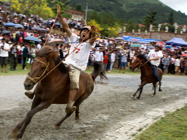 Trên 30.000 lượt du khách đến với Giải đua ngựa Bắc Hà ảnh 1