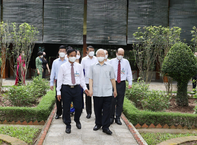 [Photo] Tổng Bí thư dâng hương tưởng niệm Chủ tịch Hồ Chí Minh ảnh 5