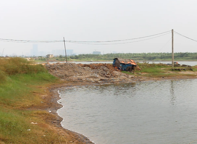 Vụ đổ bùn nghi nhiễm độc ở Đông Anh: “Không bảo kê, ai dám đổ thải” ảnh 2