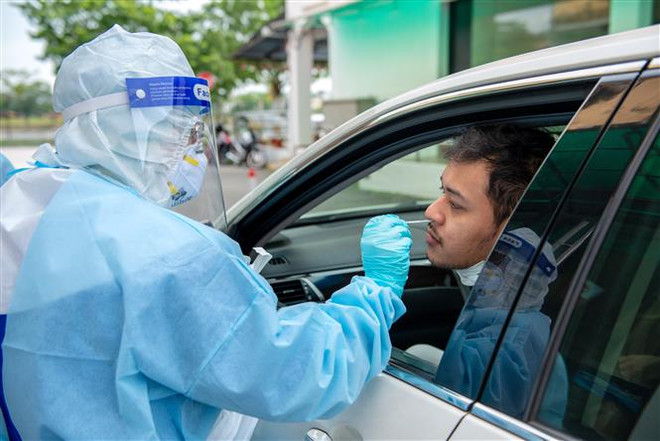 Malaysia kéo dài thời gian cách ly với du khách nhập cảnh ảnh 1