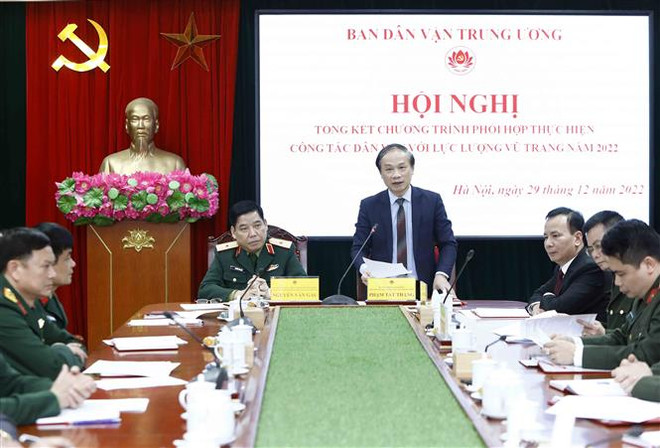 Ông Phạm Tất Thắng, Ủy viên Trung ương Đảng, Phó Trưởng Ban Thường trực Ban Dân vận Trung ương phát biểu tại hội nghị. (Ảnh: An Đăng/TTXVN) Phát huy vai trò của lực lượng vũ trang trong công tác dân vận ở cơ sở ảnh 3