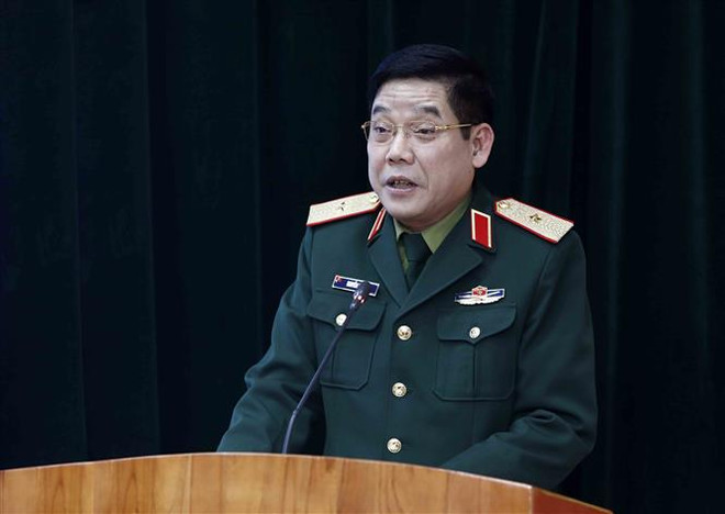 Thiếu tướng Nguyễn Văn Gấu, Ủy viên Trung ương Đảng, Phó Chủ nhiệm Tổng cục Chính trị Quân đội nhân dân Việt Nam phát biểu tại hội nghị. (Ảnh: An Đăng/TTXVN) Phát huy vai trò của lực lượng vũ trang trong công tác dân vận ở cơ sở ảnh 2