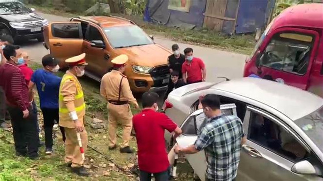 Hà Giang: Mật phục bắt giữ 2 đối tượng vận chuyển 14 bánh heroin ảnh 1