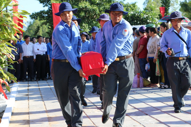 An Giang: Thấy 4 hài cốt liệt sỹ bị bom địch vùi lấp 45 năm trước ảnh 1