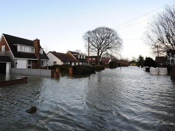 Chuyên gia thận trọng dự báo mùa bão mới trên Đại Tây Dương ảnh 1