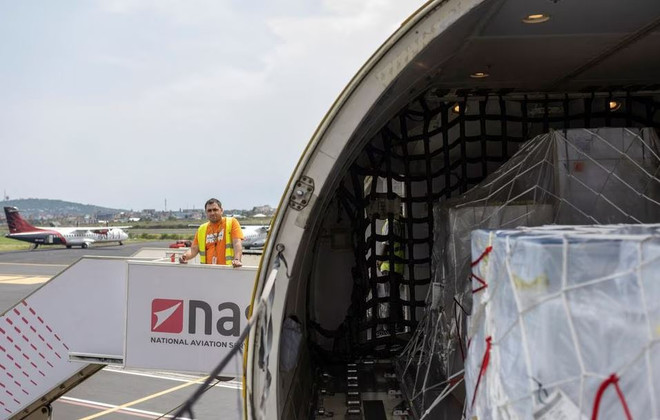 Máy bay chở viện trợ nhân đạo của EU đến Cộng hòa dân chủ Congo ảnh 1