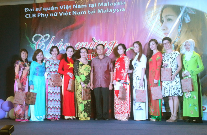 Ngày lễ 20/10 thiết thực của các cô dâu Việt Nam tại Malaysia ảnh 1