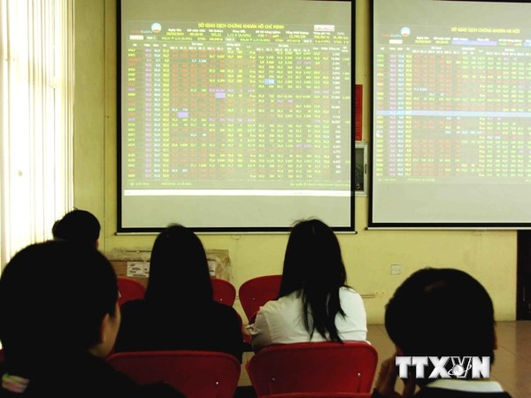 Ảnh minh họa. (Nguồn: TTXVN) Năm mã chứng khoán được giao dịch mạnh nhất trong tuần ảnh 1