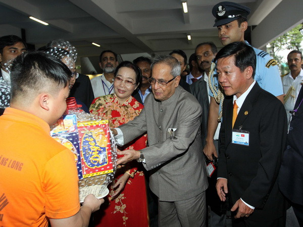 Tổng thống Ấn Độ kết thúc tốt đẹp chuyến thăm Việt Nam ảnh 1