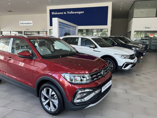 Thị trường ôtô đìu hiu trong tháng Ngâu dù được giảm giá mạnh ảnh 1