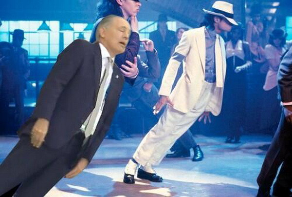 Pha ngả người hài hước “có một không hai” của HLV Argentina ảnh 2