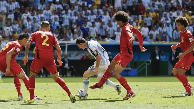 Messi tái hiện trận đấu tung hoành của Maradona trước "Quỷ Đỏ" ảnh 3