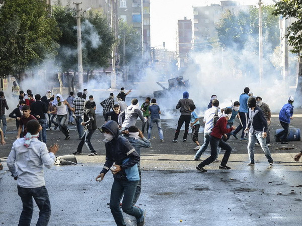 Tiếp tục có thương vong trong biểu tình liên quan IS tại Thổ Nhĩ Kỳ ảnh 1