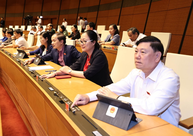 Trình Quốc hội phê chuẩn việc bổ nhiệm 2 Phó Thủ tướng và 12 bộ trưởng ảnh 1