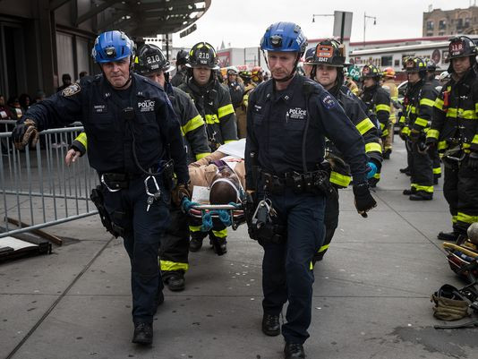 Số nạn nhân trong vụ lật tàu hỏa tại Mỹ tiếp tục tăng ảnh 1