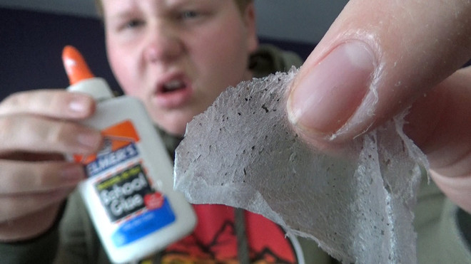 Những xu hướng làm đẹp kỳ dị từ keo dán, băng vệ sinh ảnh 8