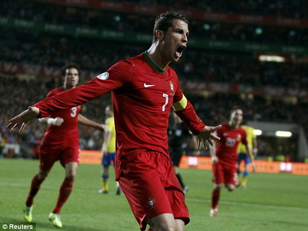 Ronaldo giúp BĐN hạ Thụy Điển, Pháp có nguy cơ bị loại ảnh 1