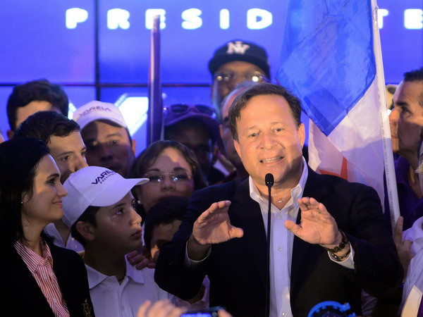 Tổng thống Panama Juan Carlos Varela mừng chiến thắng cử tại Panama City ngày 4/5. (Nguồn: AFP/TTXVN) Tổng thống Panama công bố vị trí quan trọng trong nội các ảnh 1