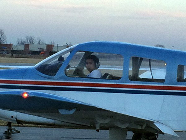 Cậu bé 17 tuổi bay vòng quanh thế giới trong 30 ngày ảnh 1