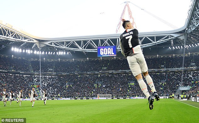 Ronaldo giúp Juventus thắng tưng bừng, Milan vẫn ‘bất lực’ dù có Ibra ảnh 1