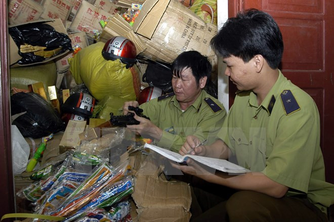 Bắt giữ xe tải chở hàng nghìn bộ đồ chơi bạo lực trẻ em ảnh 1