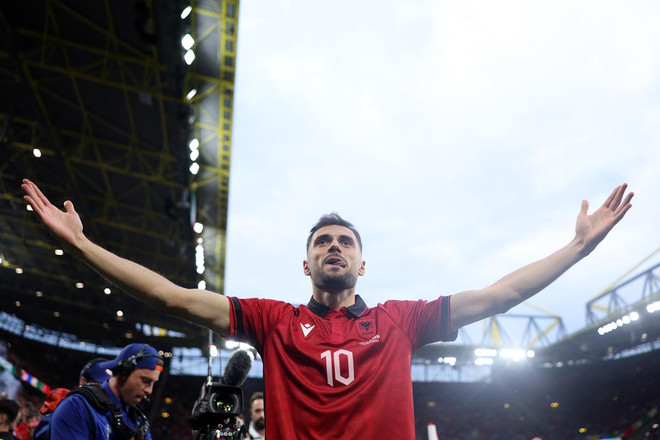 Nedim Bajrami ghi bàn thắng nhanh nhất lịch sử EURO. (Nguồn: Getty Images) Albania-1606.jpg