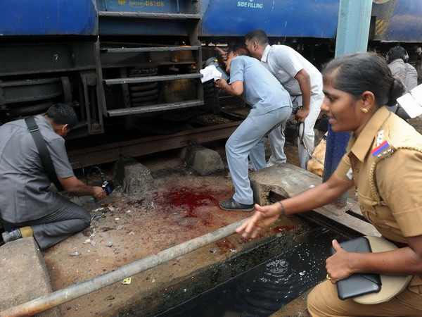 Ấn Độ: Đánh bom tàu hỏa làm ít nhất 10 người thương vong ảnh 1