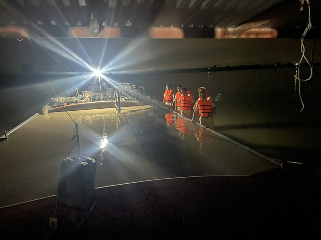 Hải Phòng: Bắt giữ 4 phương tiện bơm hút cát trên biển trái phép ảnh 1