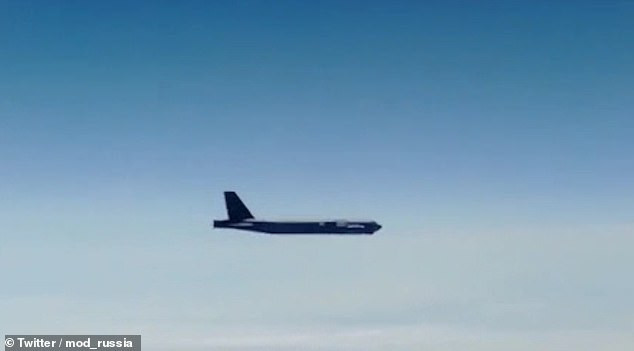 Hình ảnh máy bay B-52H của Mỹ bay trên biển Okhotsk (Nguồn: dailymail.co.uk) Nga điều 3 máy bay chiến đấu chặn máy bay ném bom của Mỹ ảnh 1