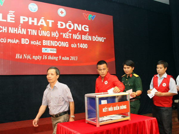 Trao tặng thiết bị thông tin liên lạc cho ngư dân Quảng Nam ảnh 1