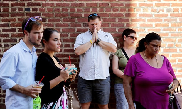 Hàng trăm người tham gia tuần hành vì các nạn nhân ở Charlottesville ảnh 1