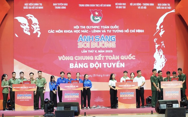 Ban Thanh niên QĐ giành giải Nhất Hội thi Olympic Ánh sáng soi đường ảnh 1