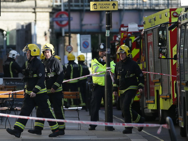 Lửa lan rộng trong vụ nổ tại tàu điện ngầm ở London ảnh 1