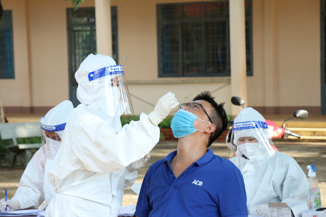 Đắk Lắk tiếp nhận kinh phí và thiết bị hỗ trợ phòng chống COVID-19 ảnh 1