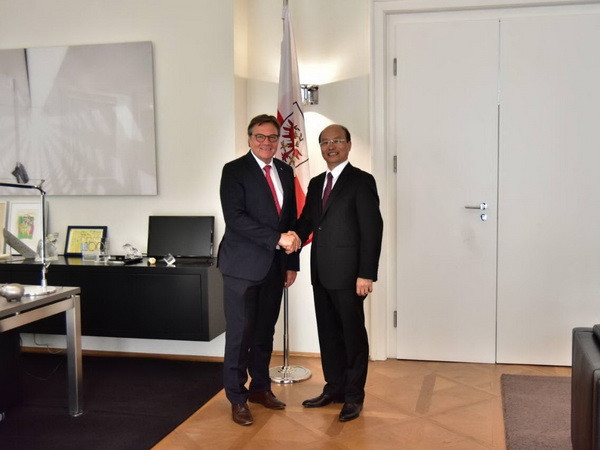 Đại sứ Lê Dũng đến bang Tyrol của Áo để xúc tiến thương mại và đầu tư ảnh 1